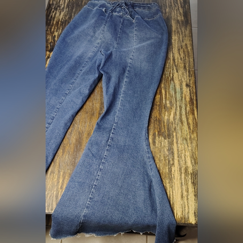 ARULA Classic Denim Flare Jeans